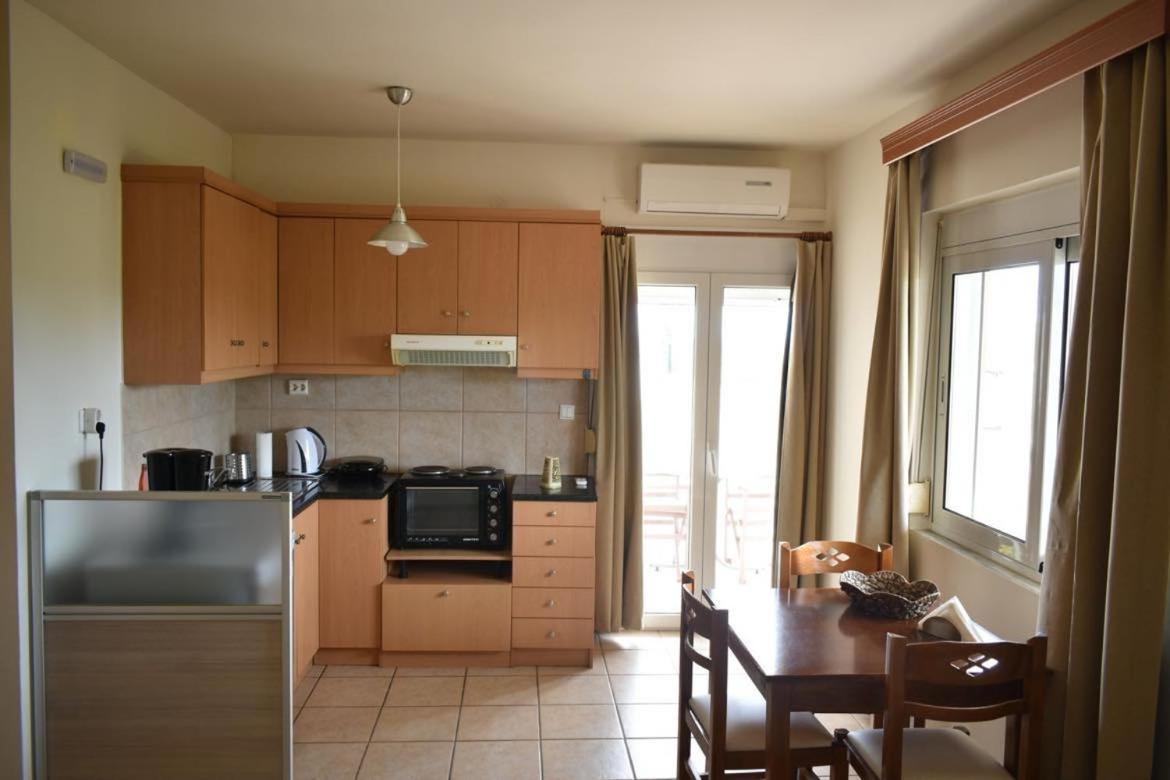 Mini Art Apartments Gerani  Exterior foto