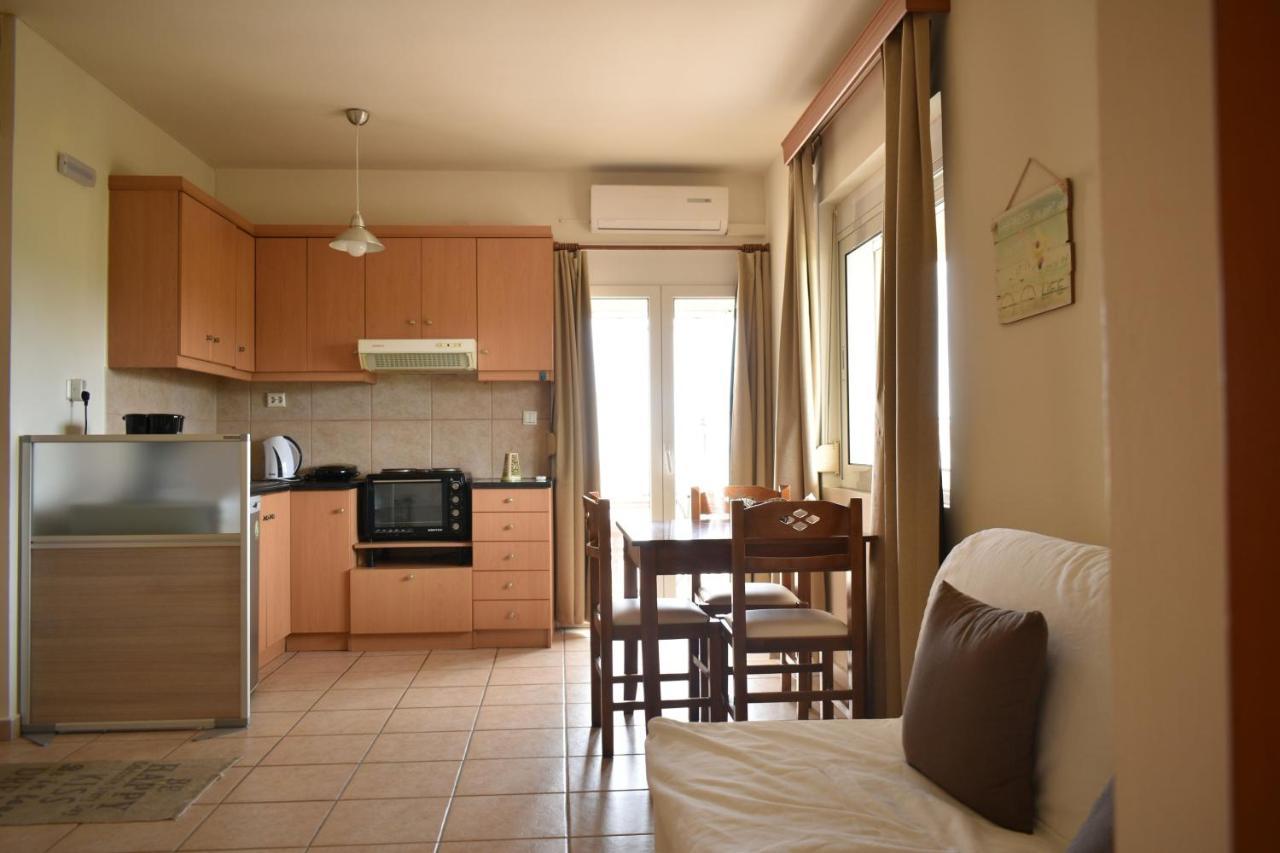 Mini Art Apartments Gerani  Exterior foto